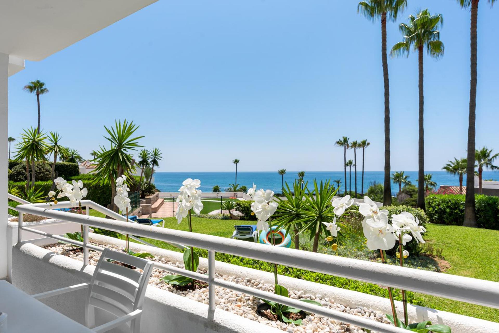 Miraflores Apartments By The Beach Costa Del Sol Sitio de Calahonda Exterior photo